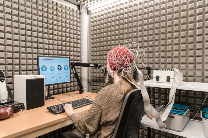 An EEG Participant doing a speaker recognition task